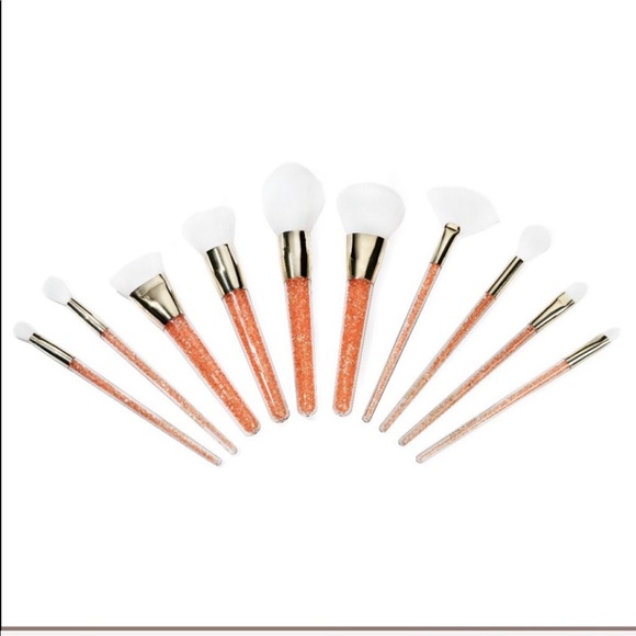 LAST 1!Wet N Wild 10 Piece Peach Crystal Brush Set - Picture 4 of 4